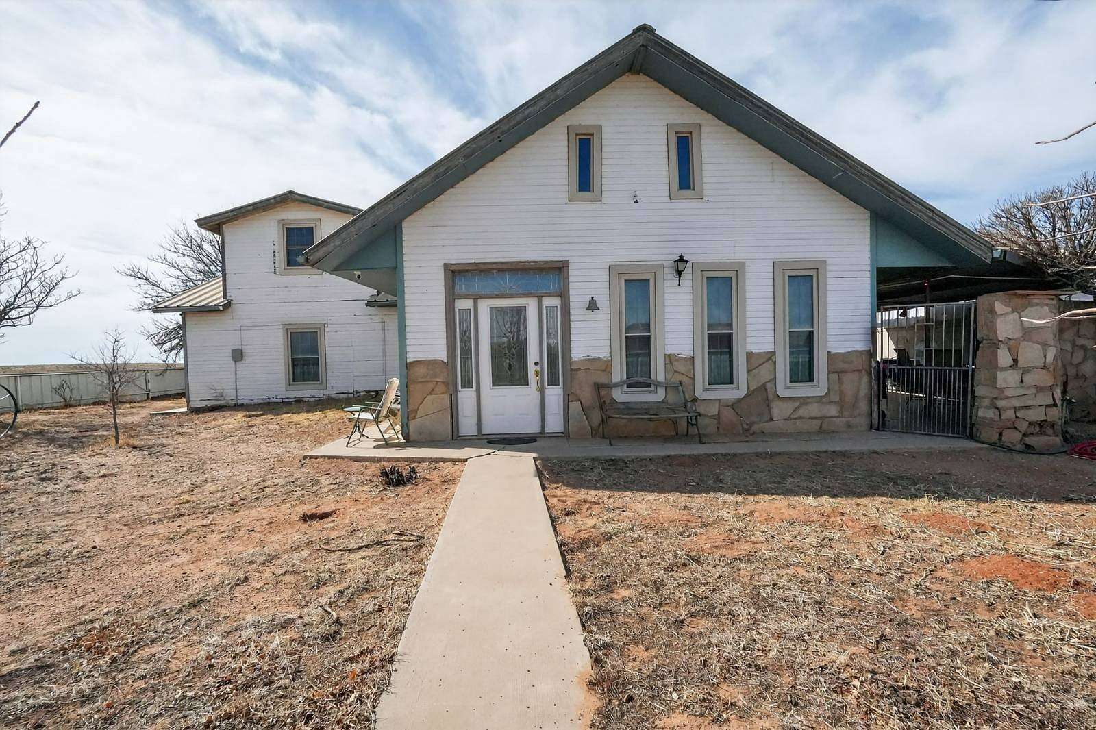 10 Acres of Land with Home for Sale in Logan, New Mexico