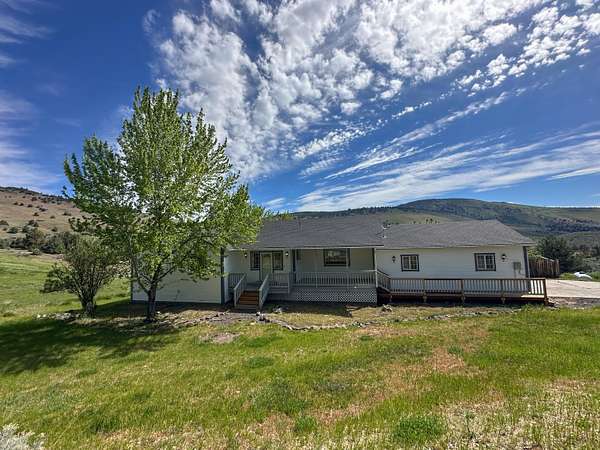 2 Acres of Land with Home for Sale in Klamath Falls, Oregon