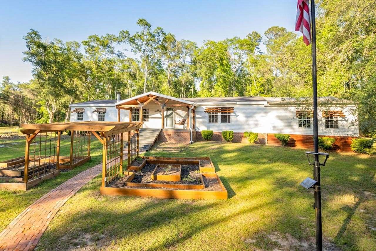 5.3 Acres of Land with Home for Sale in Greenville, Florida