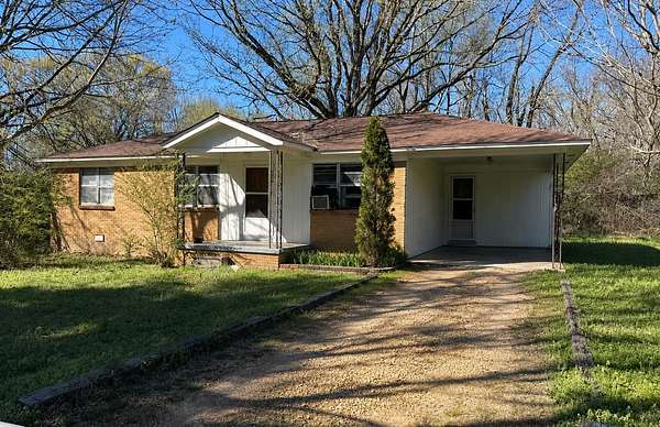 20 Acres of Land with Home for Sale in Millington, Tennessee