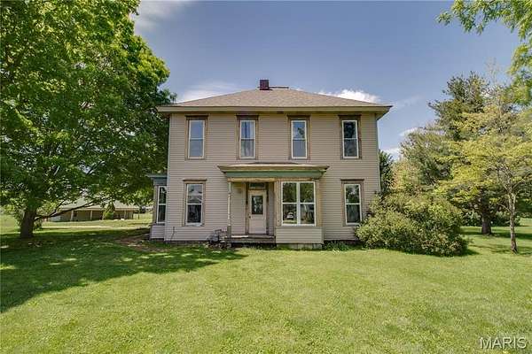 5 Acres of Land with Home for Sale in Modesto, Illinois