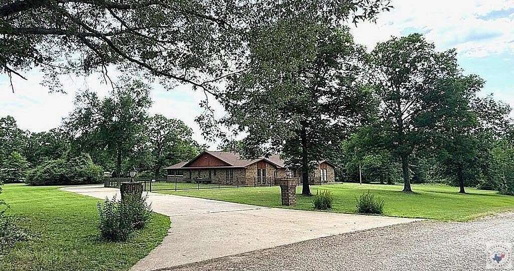 2.5 Acres of Land with Home for Sale in Texarkana, Arkansas