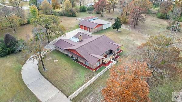 2.5 Acres of Land with Home for Sale in Texarkana, Arkansas