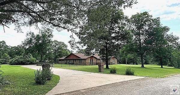 2.5 Acres of Land with Home for Sale in Texarkana, Arkansas