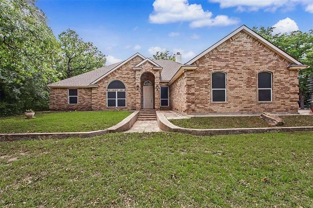 13.4 Acres of Land with Home for Sale in Paradise, Texas