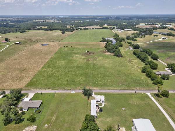 2.12 Acres of Residential Land for Sale in Whitesboro, Texas