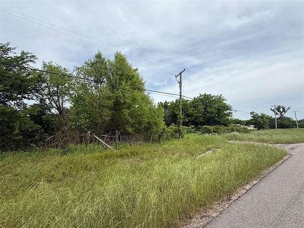 0.5 Acres of Land for Sale in Bogata, Texas