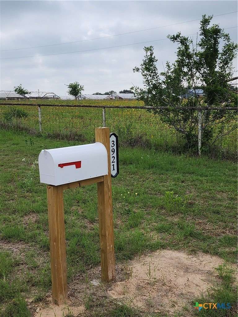 5 Acres of Land for Sale in Stockdale, Texas