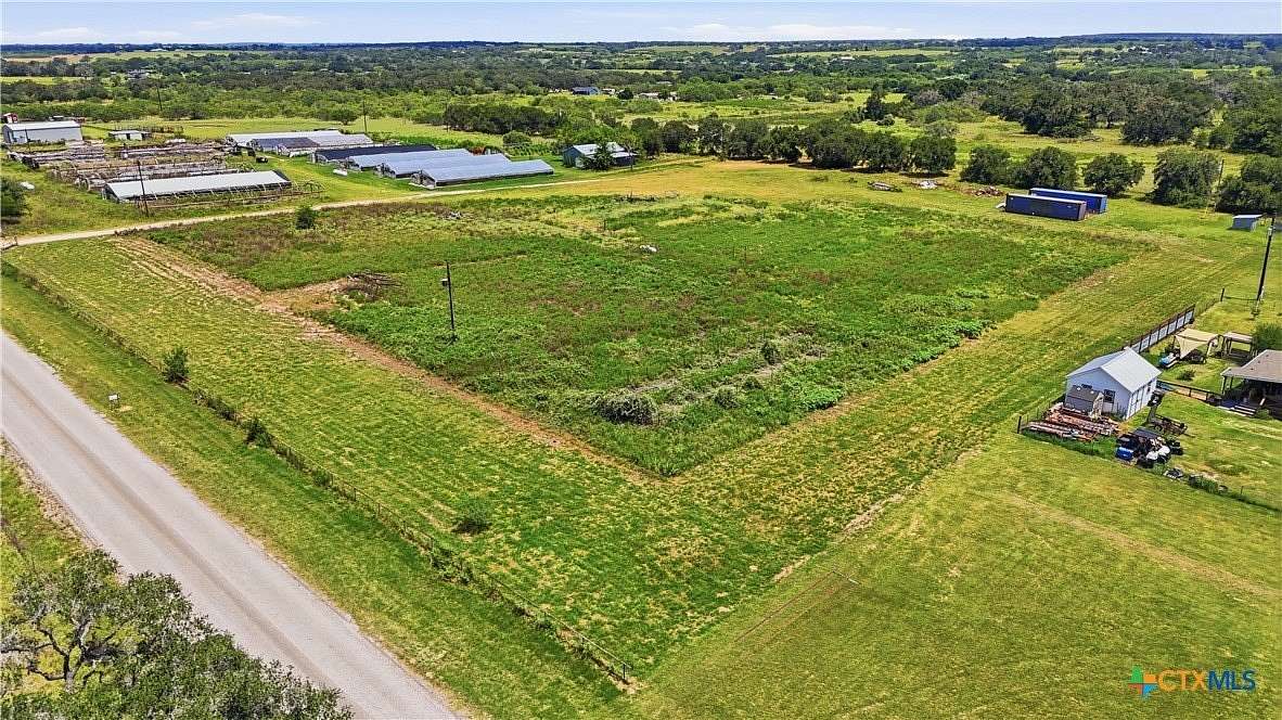 5 Acres of Land for Sale in Stockdale, Texas
