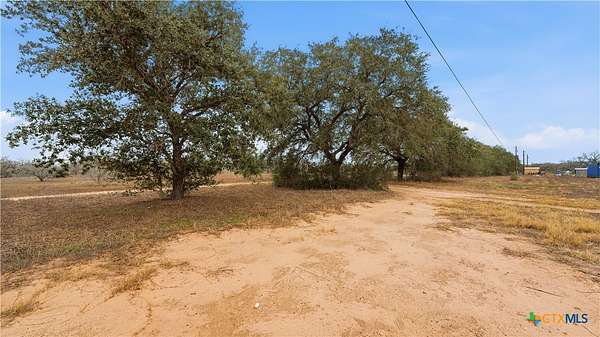 5 Acres of Land for Sale in Stockdale, Texas