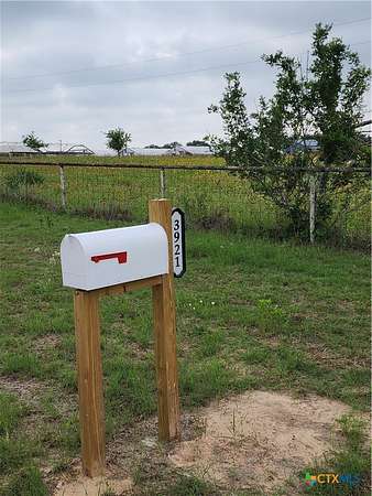 5 Acres of Land for Sale in Stockdale, Texas