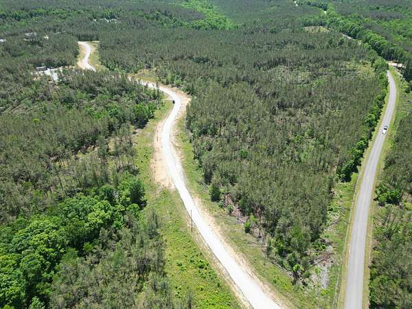13 Acres of Land for Sale in Hohenwald, Tennessee