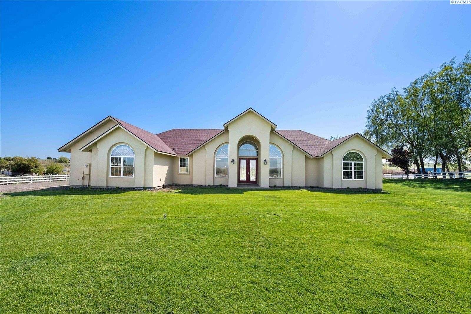 5 Acres of Land with Home for Sale in Eltopia, Washington
