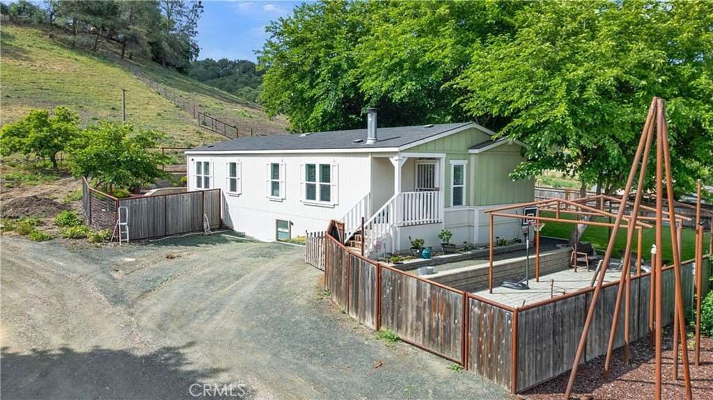 10.5 Acres of Land with Home for Sale in Templeton, California