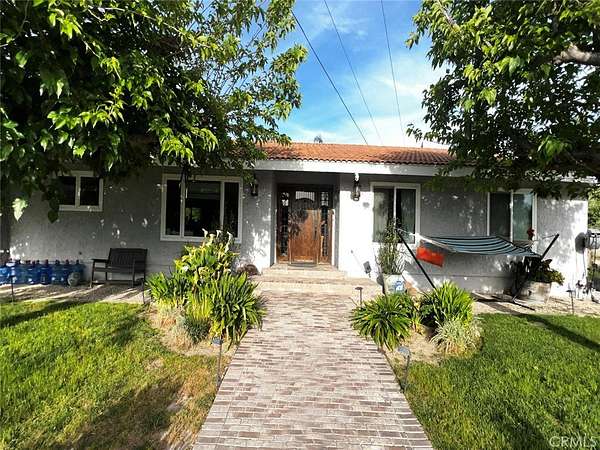 2.5 Acres of Land with Home for Lease in Canyon Country, California