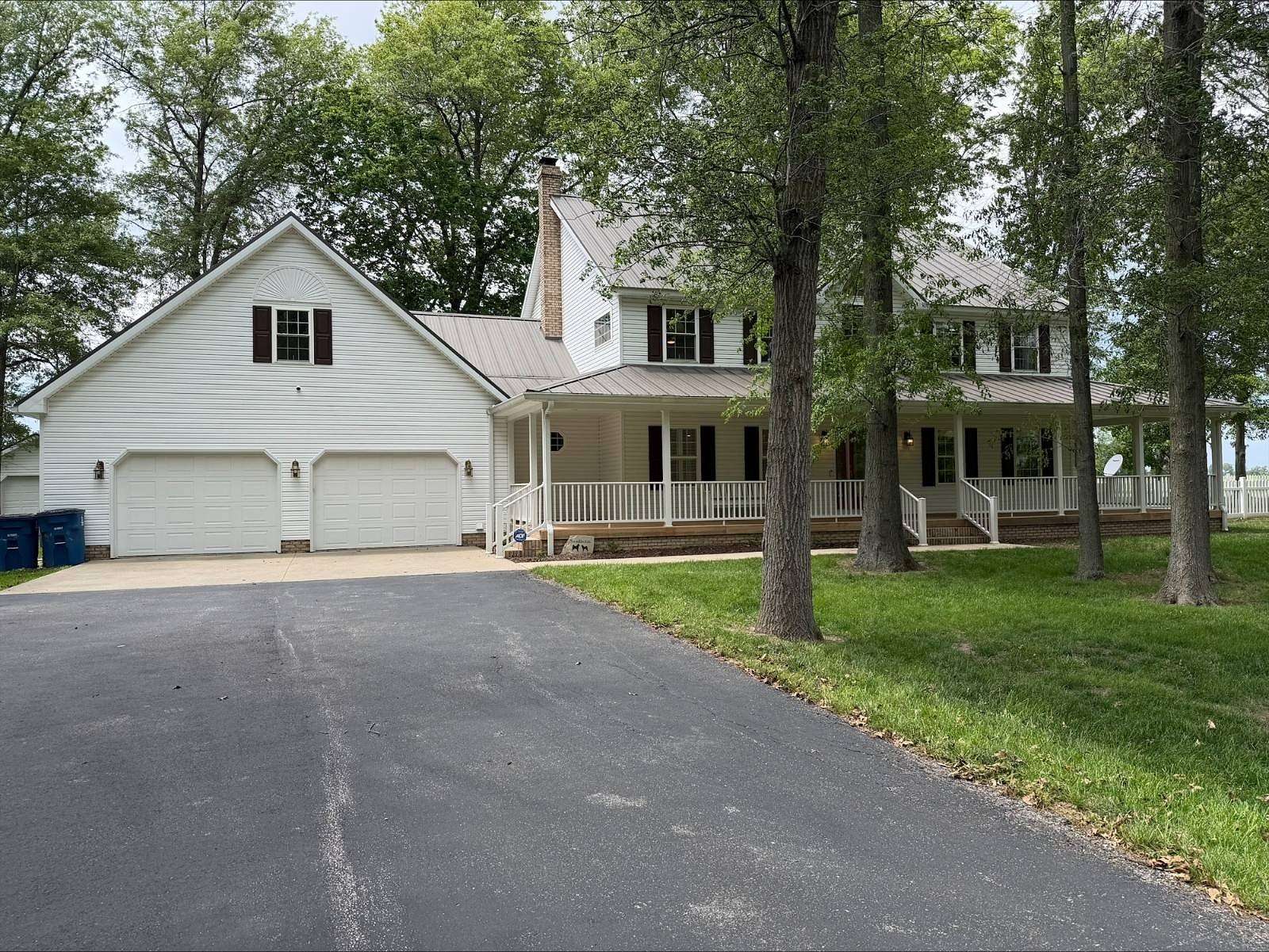 1.79 Acres of Land with Home for Sale in Oblong, Illinois
