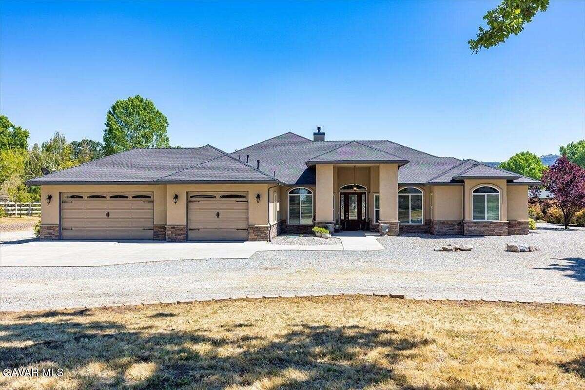 2.13 Acres of Land with Home for Sale in Tehachapi, California