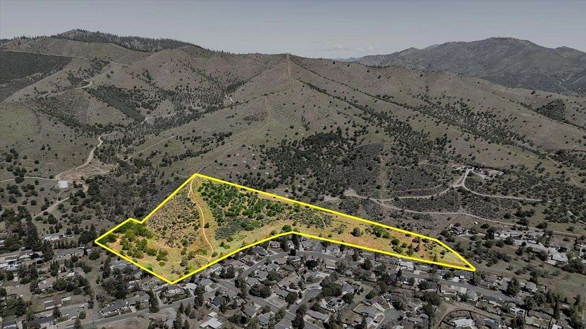 18.5 Acres of Land for Sale in Yreka, California