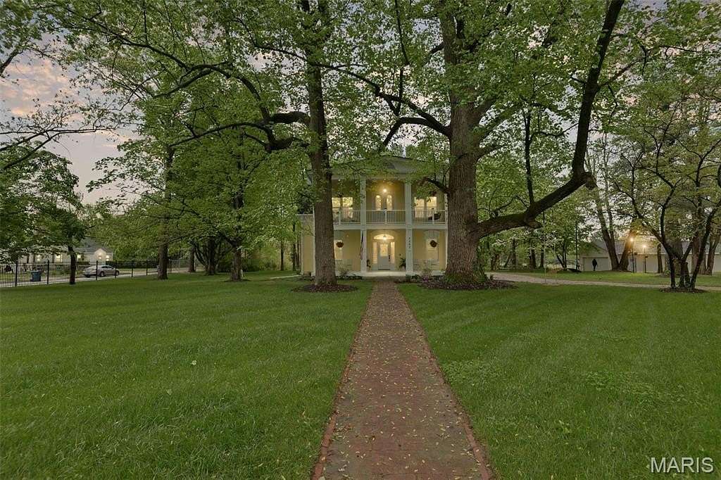 3 Acres of Land with Home for Sale in Alton, Illinois