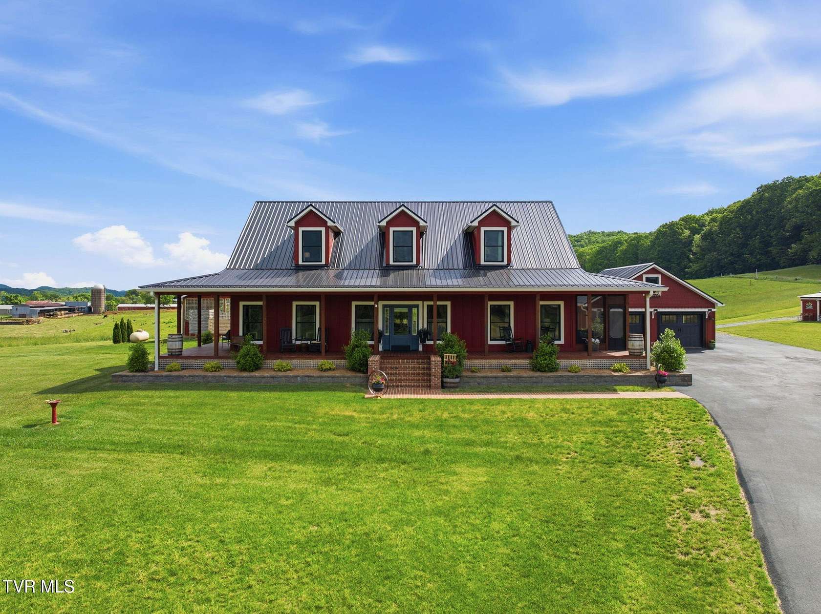 13.2 Acres of Land with Home for Sale in Piney Flats, Tennessee