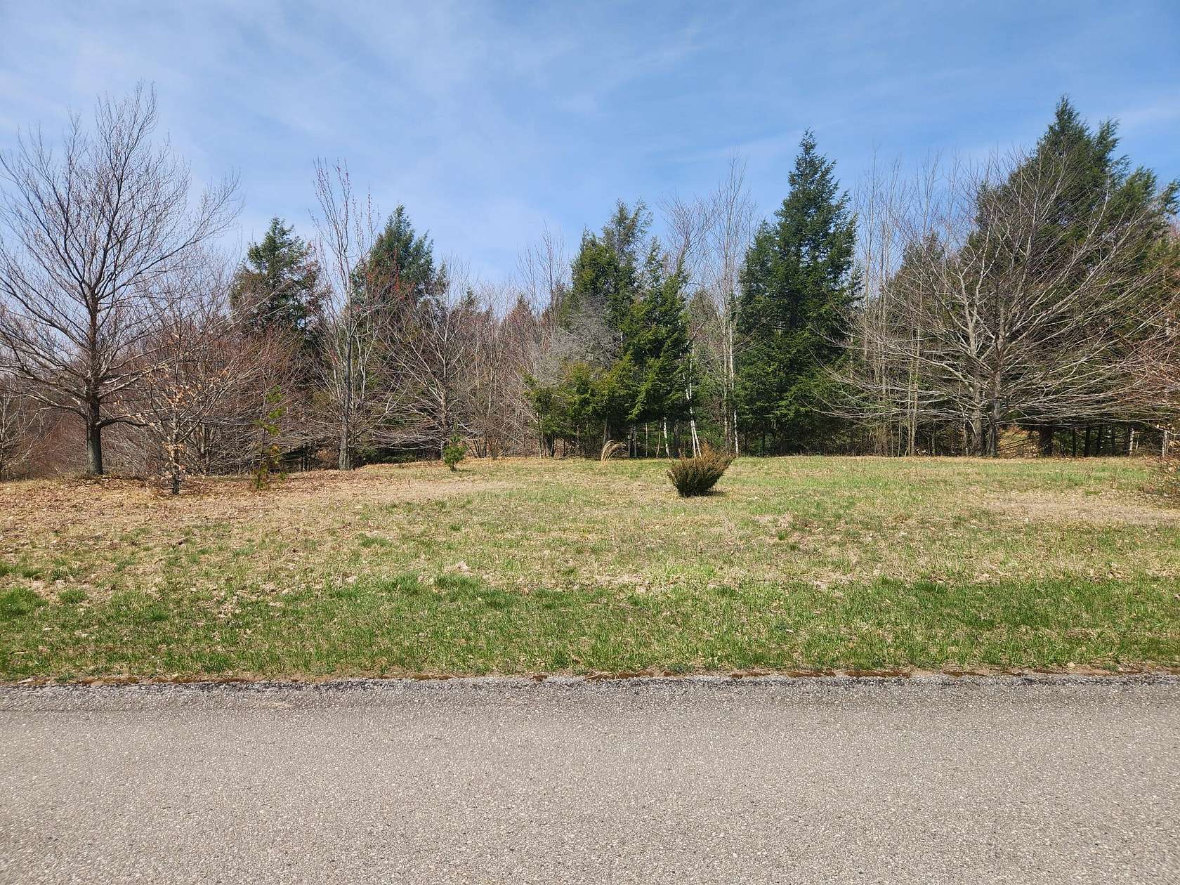 1.47 Acres of Residential Land for Sale in Onekama, Michigan
