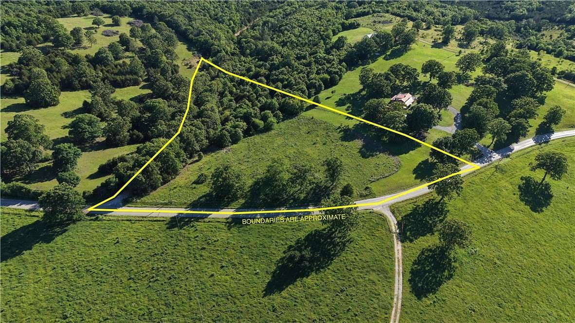 5 Acres of Residential Land for Sale in Yellville, Arkansas