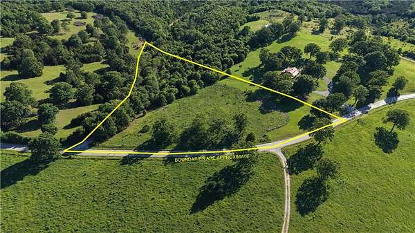 5 Acres of Residential Land for Sale in Yellville, Arkansas
