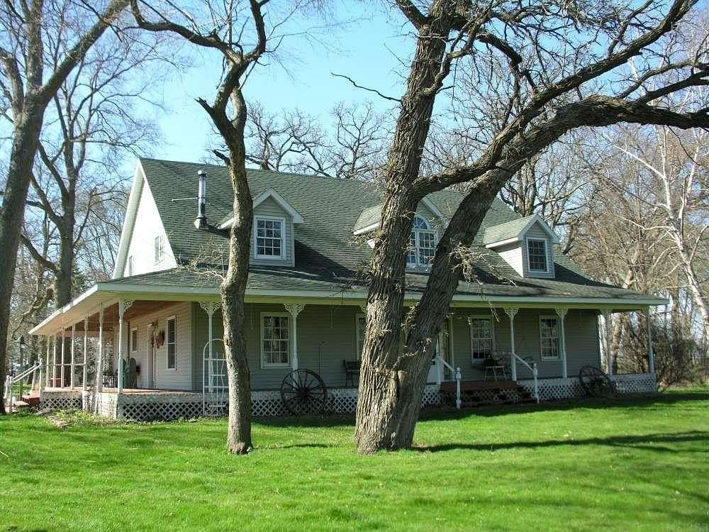 21.3 Acres of Land with Home for Sale in Stacyville, Iowa