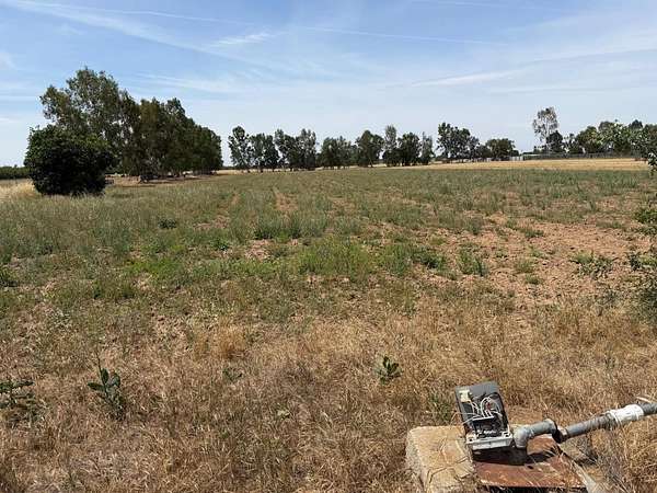 3 Acres of Residential Land for Sale in Chowchilla, California