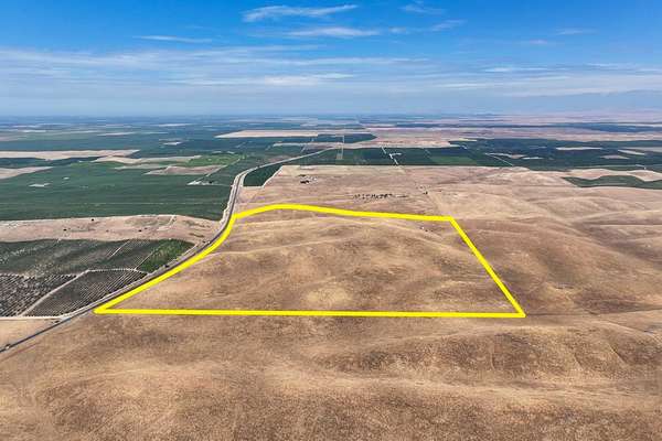 155 Acres of Land for Sale in Delano, California