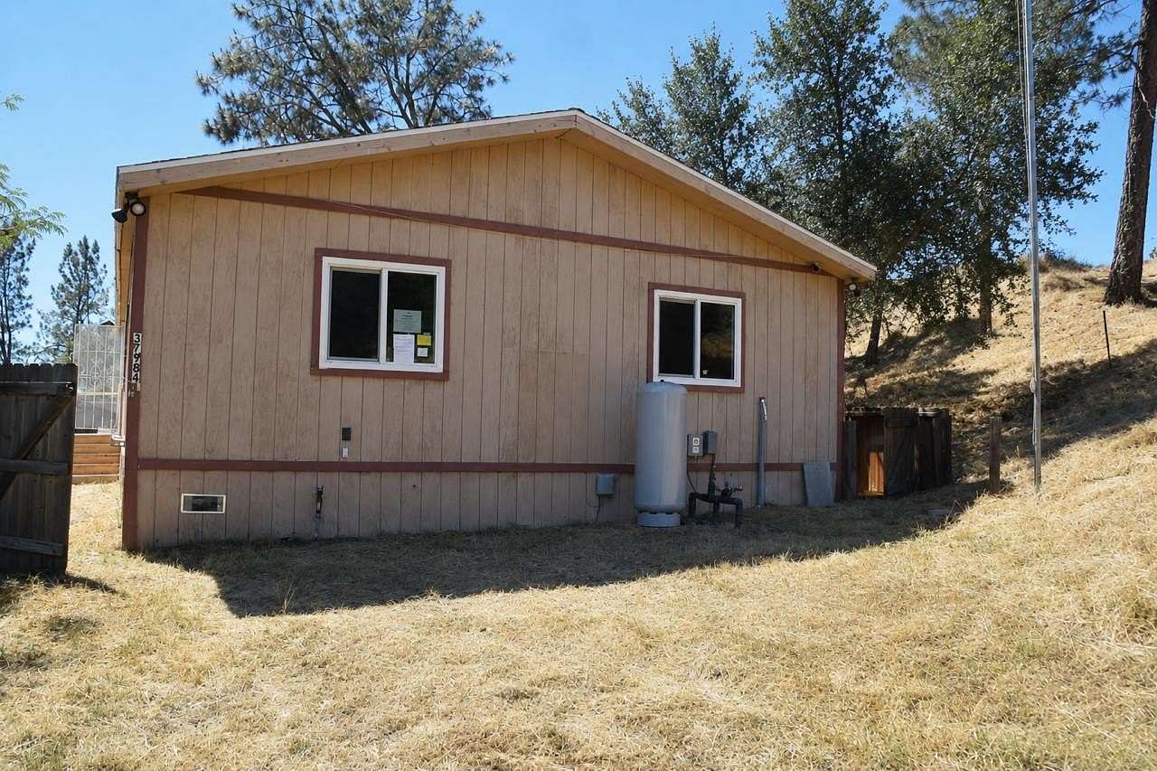 2.59 Acres of Land with Home for Sale in Raymond, California
