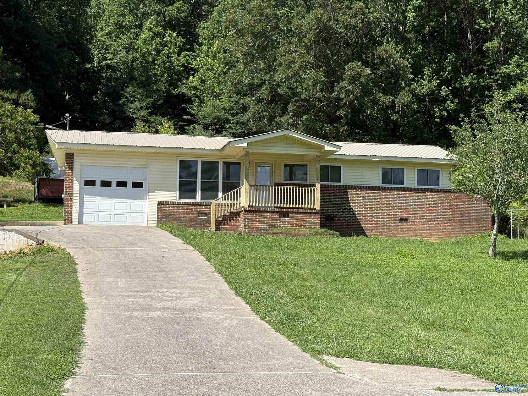 7.5 Acres of Land with Home for Sale in Attalla, Alabama