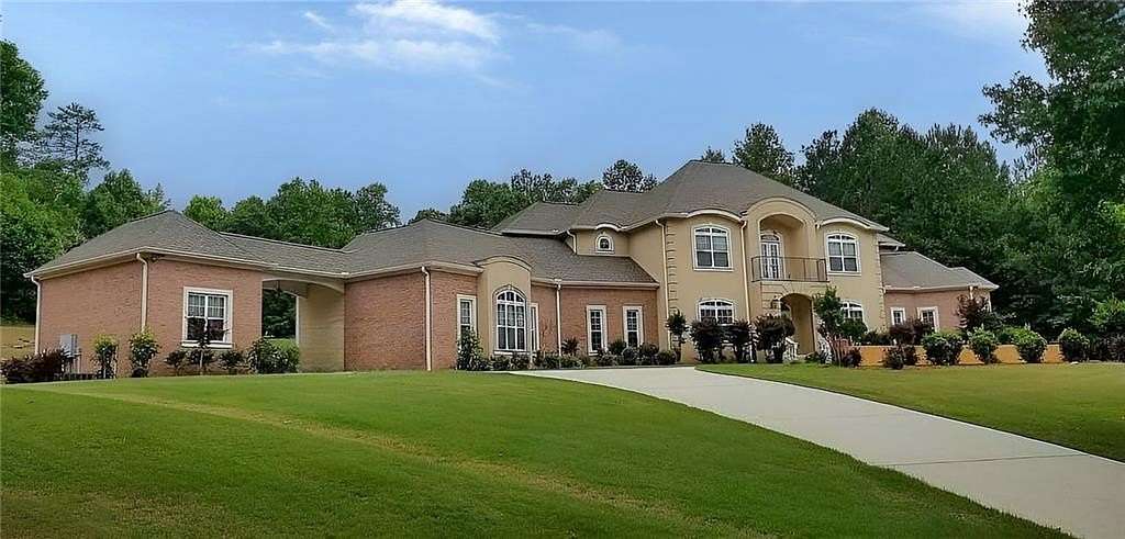 5.69 Acres of Land with Home for Sale in Fayetteville, Georgia
