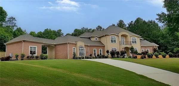 5.69 Acres of Land with Home for Sale in Fayetteville, Georgia