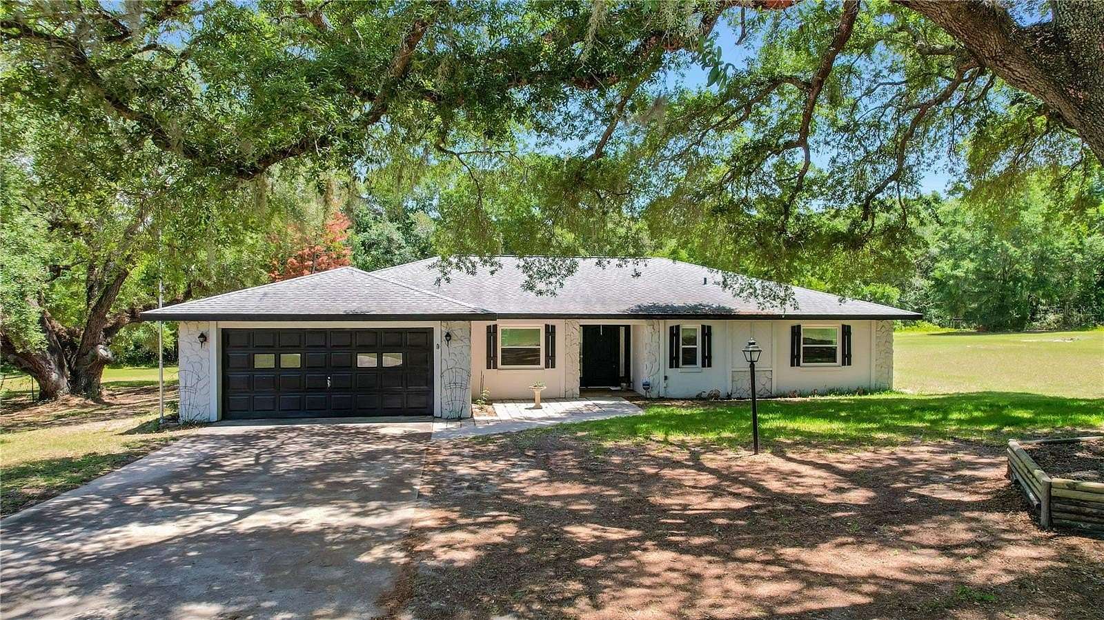 3 Acres of Land with Home for Sale in Weirsdale, Florida