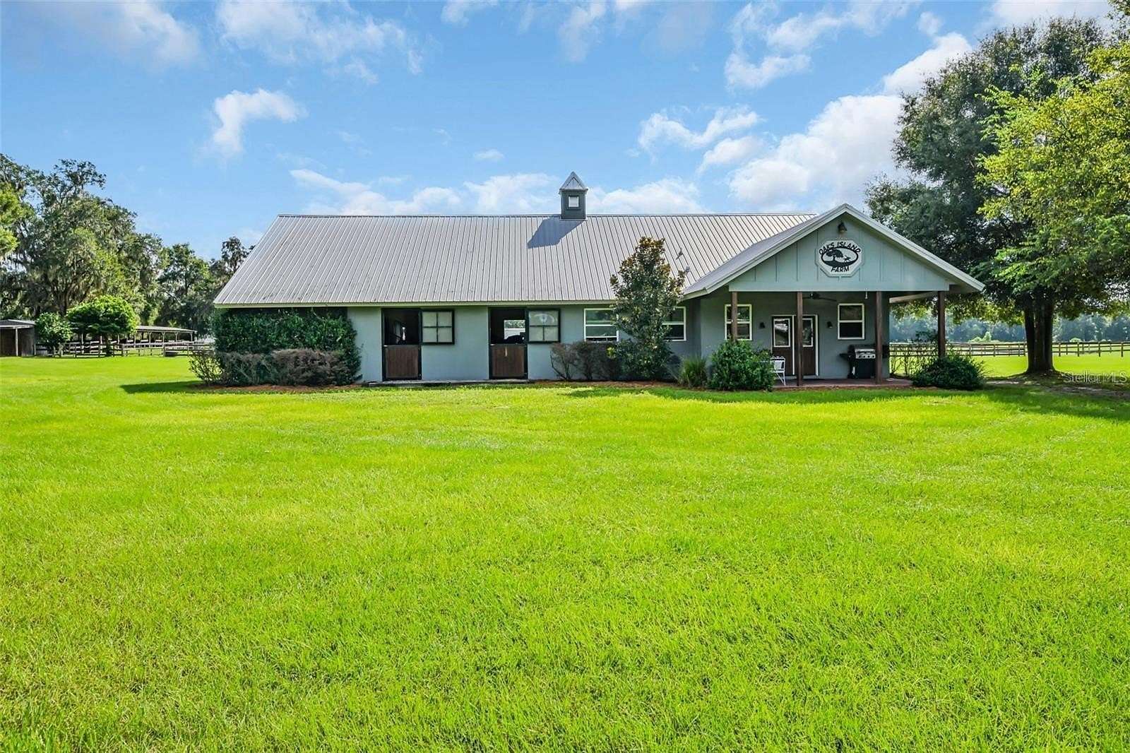 10.6 Acres of Land with Home for Sale in Morriston, Florida