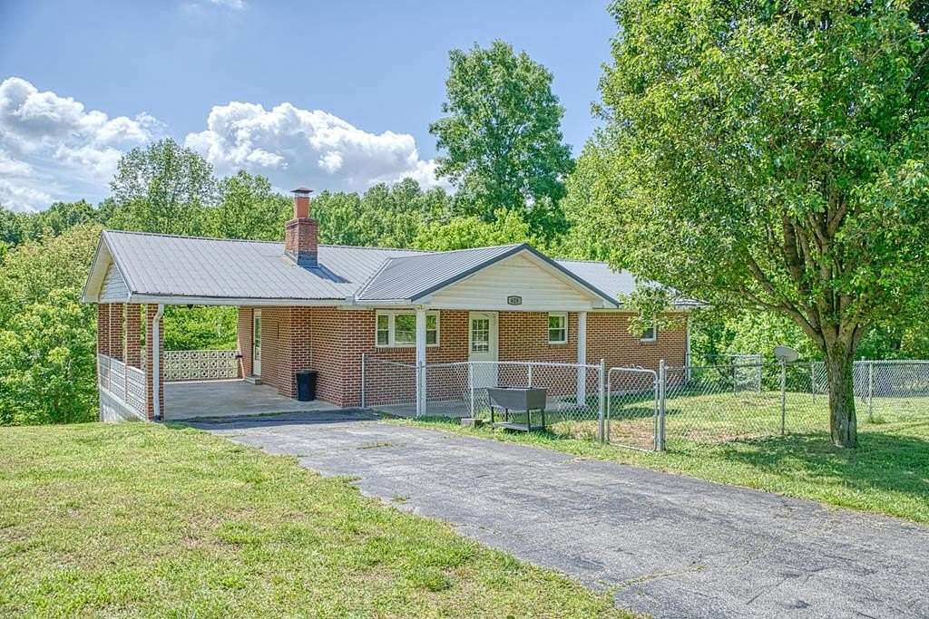4.22 Acres of Land with Home for Sale in Gainesboro, Tennessee