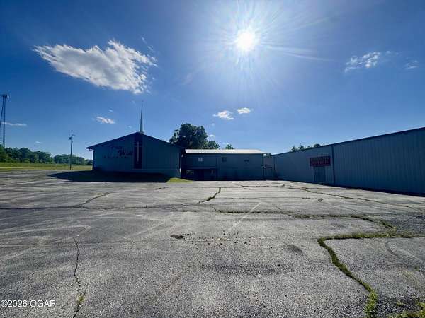 6 Acres of Improved Commercial Land for Sale in Carthage, Missouri