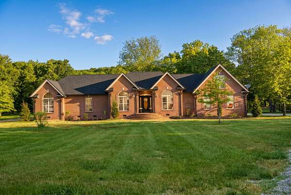 10 Acres of Land with Home for Sale in Lebanon, Tennessee