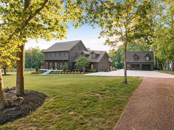10.2 Acres of Land with Home for Sale in Franklin, Tennessee