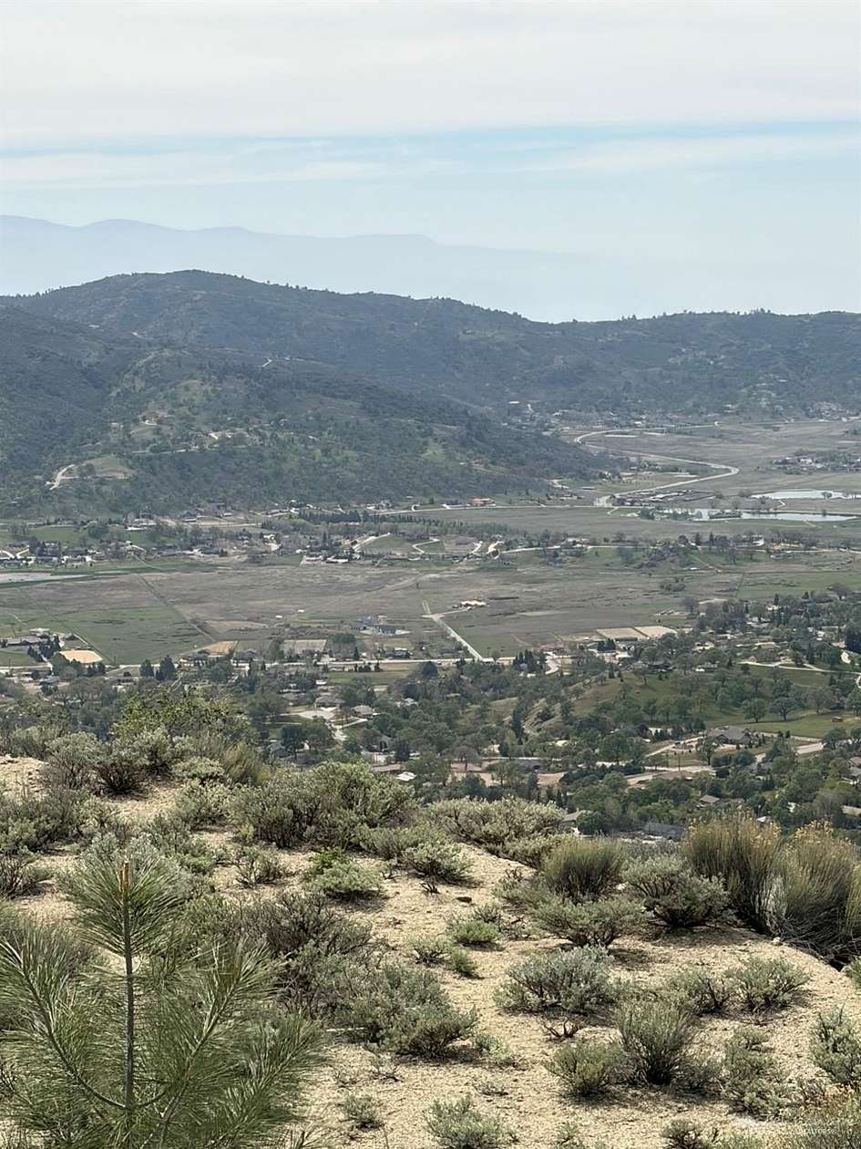 1.24 Acres of Residential Land for Sale in Tehachapi, California