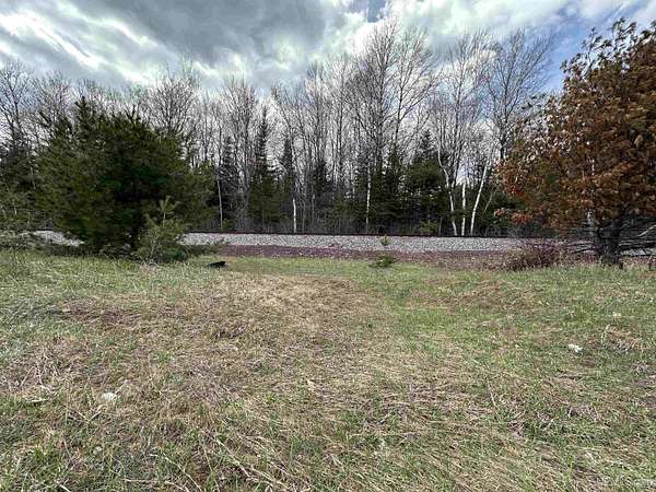 1 Acre of Residential Land for Sale in Gladstone, Michigan