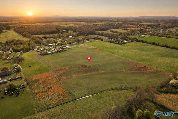 15 Acres of Mixed-Use Land for Sale in Hazel Green, Alabama