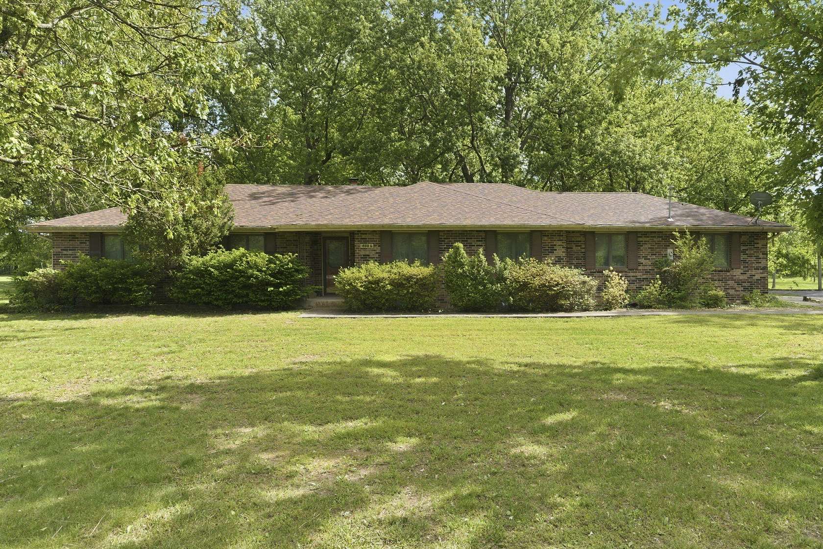 10 Acres of Land with Home for Sale in Springfield, Missouri
