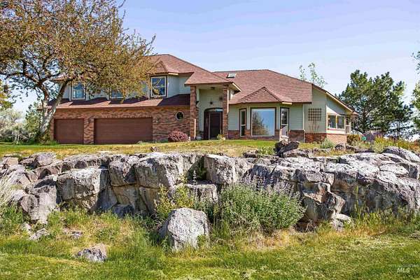 2 Acres of Land with Home for Sale in Twin Falls, Idaho