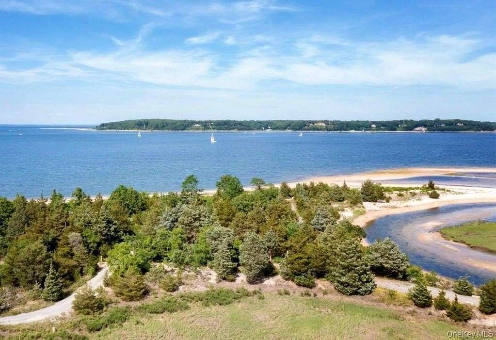 3 Acres of Residential Land for Lease in Centre Island, New York