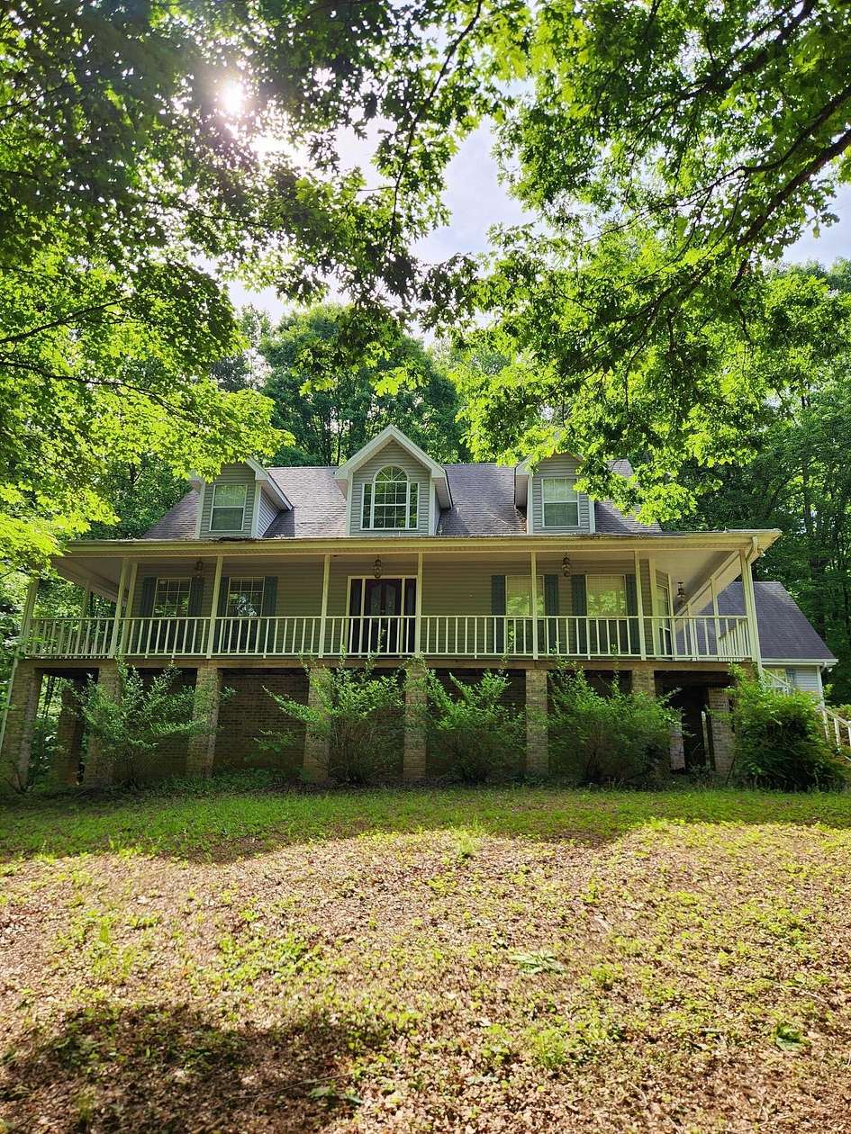 18.7 Acres of Land with Home for Sale in LaFayette, Georgia