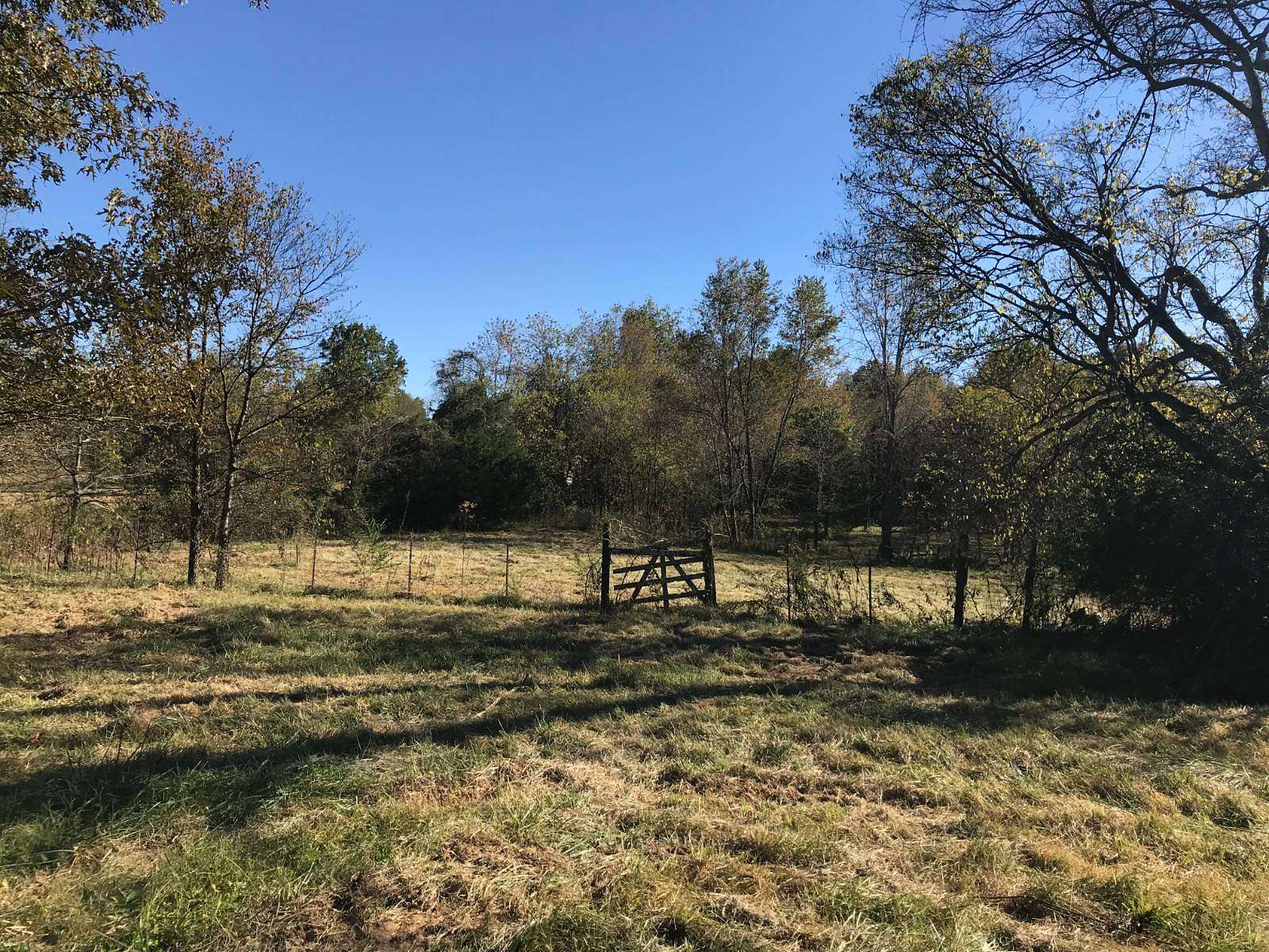 5.23 Acres of Residential Land for Sale in Castalian Springs, Tennessee