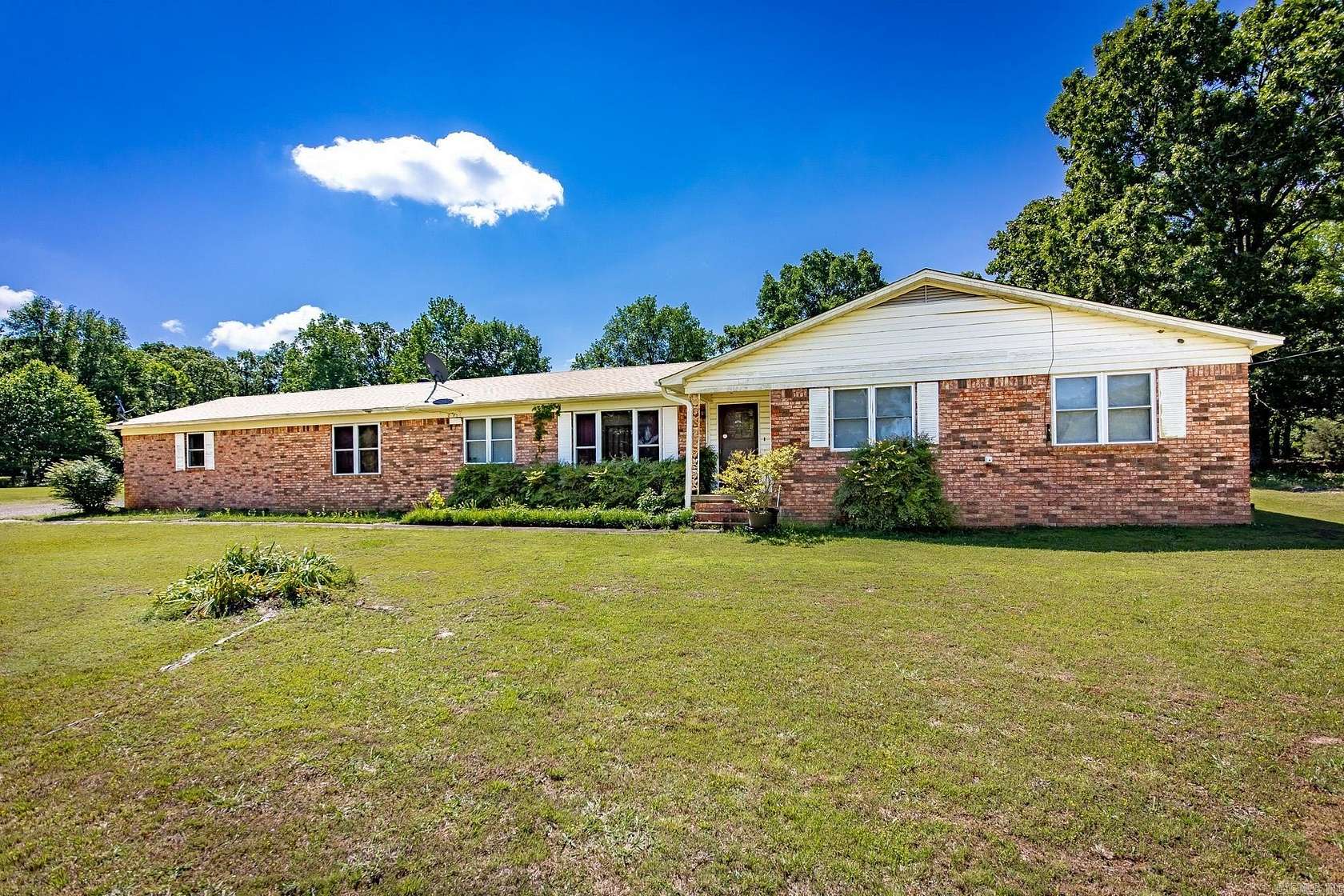 10.6 Acres of Land with Home for Sale in Searcy, Arkansas