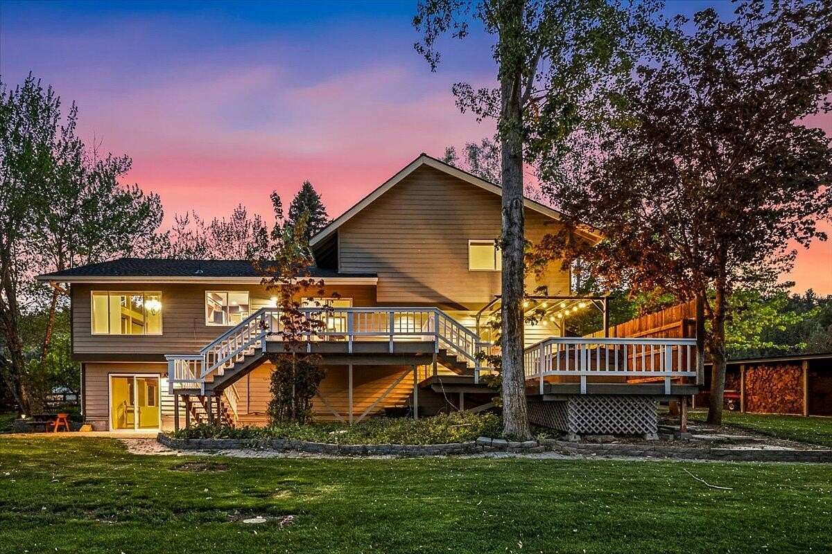 1.6 Acres of Land with Home for Sale in Prineville, Oregon